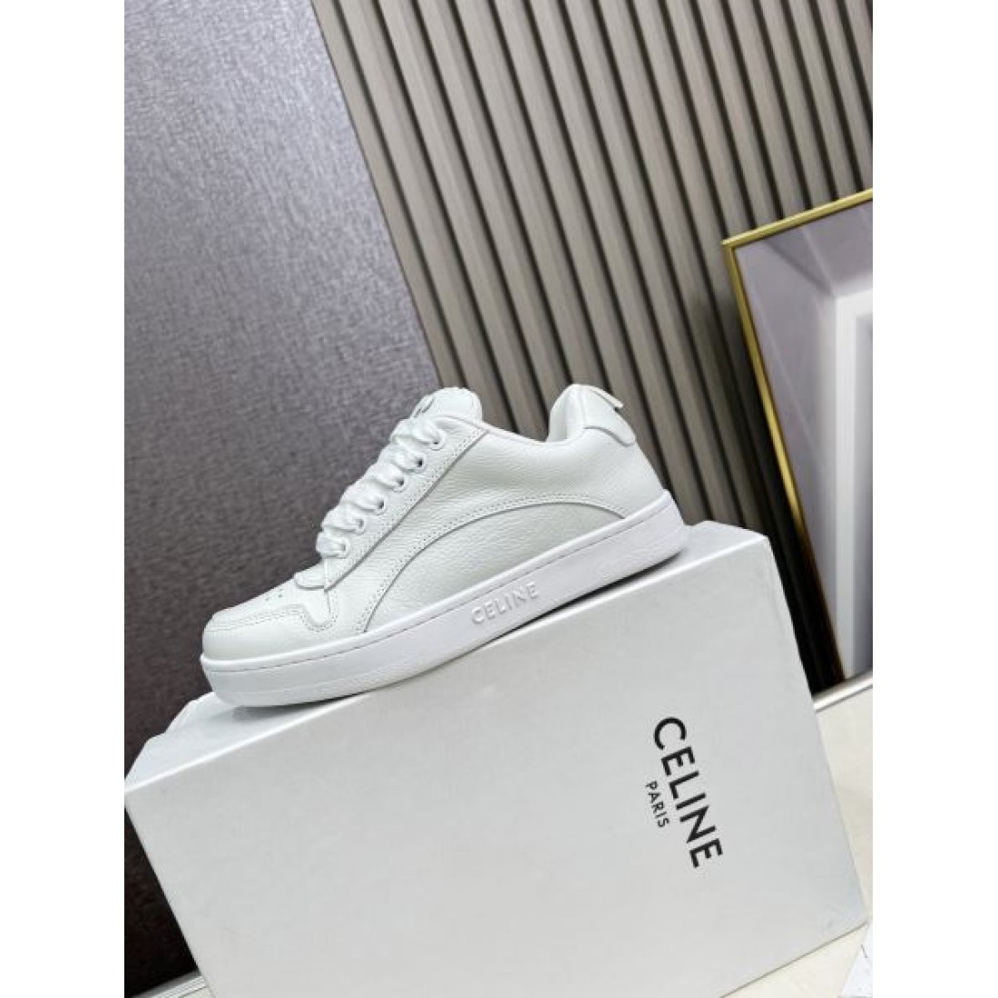 上質で軽快な印象 CELINE セリーヌ コピー カジュアルシューズ が人気