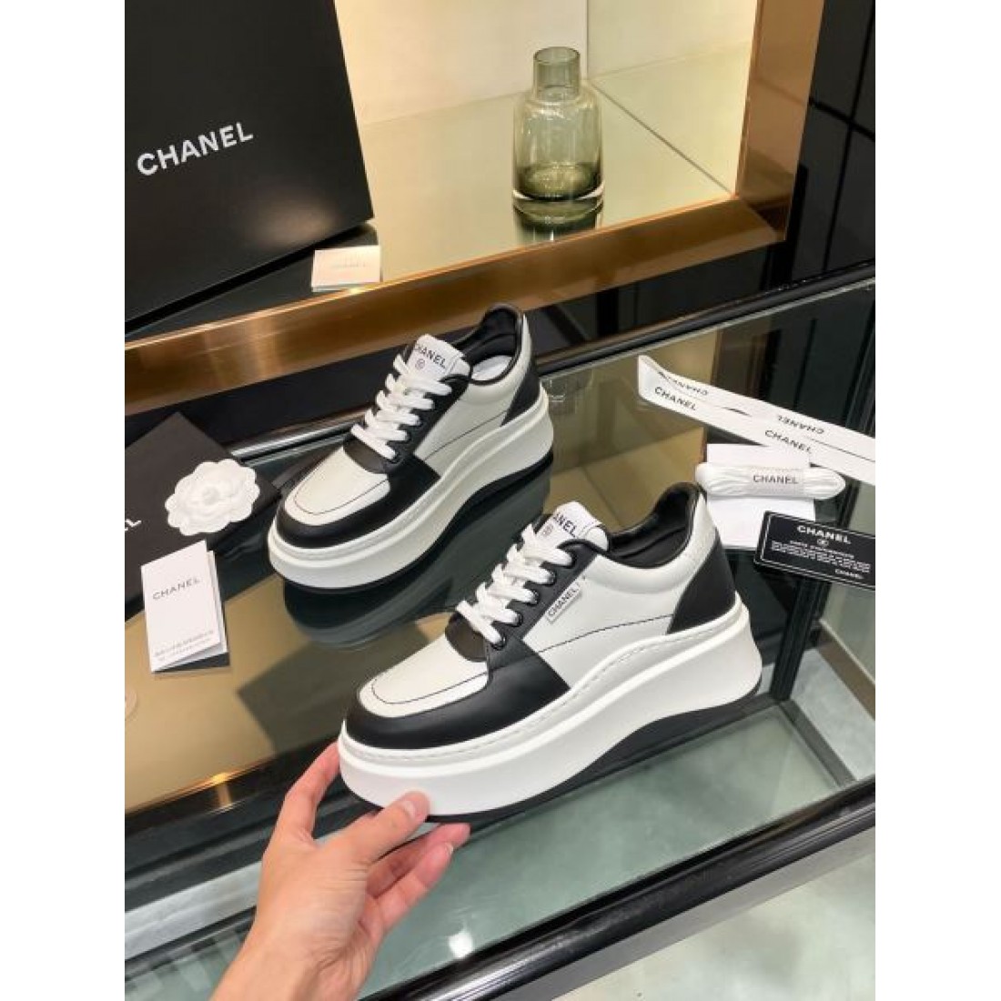 都会的でナチュラルな CHANEL シャネル コピー カジュアルシューズ が話題