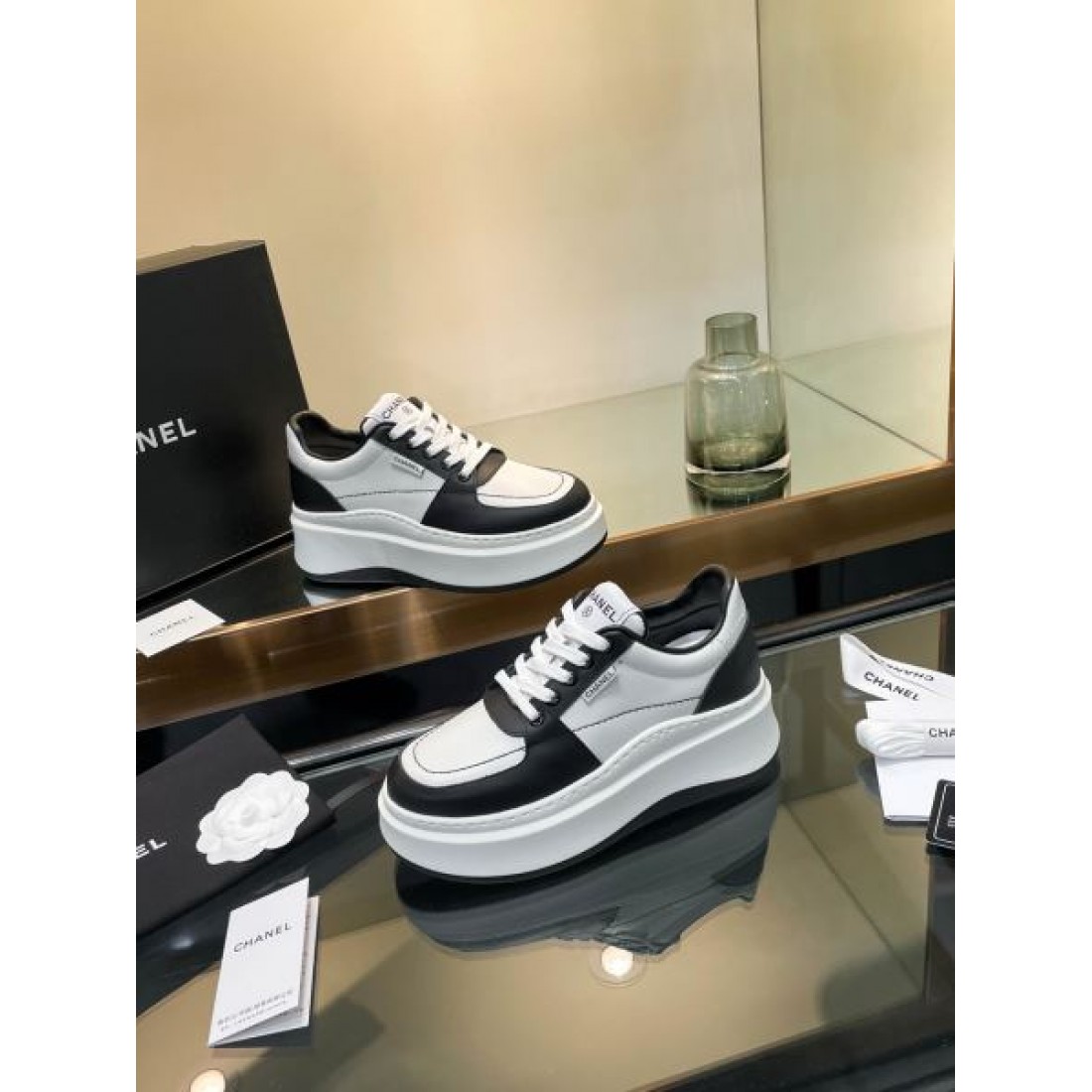 都会的でナチュラルな CHANEL シャネル コピー カジュアルシューズ が話題