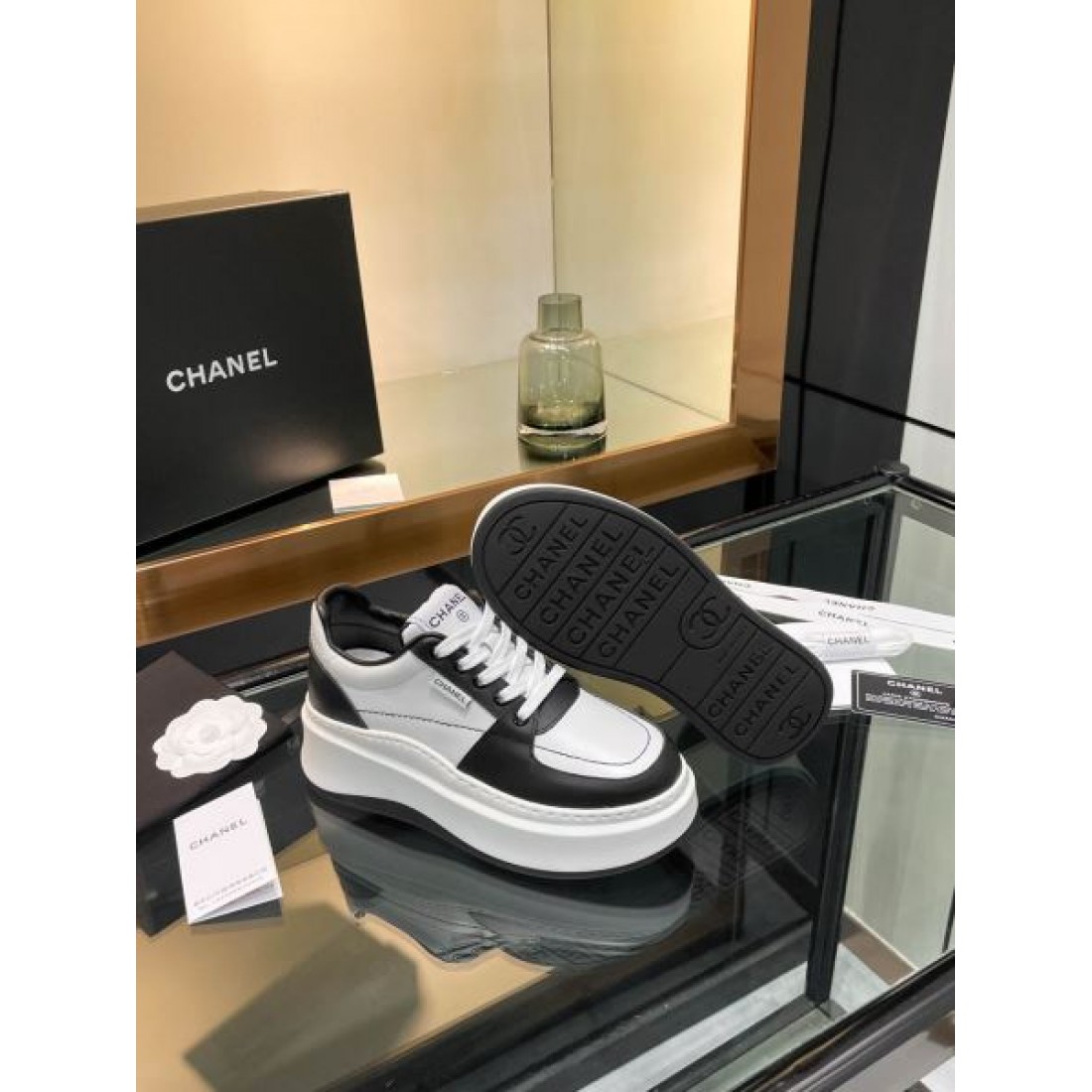 都会的でナチュラルな CHANEL シャネル コピー カジュアルシューズ が話題