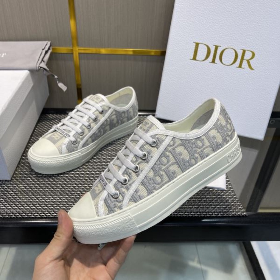 デイリー使いに実用性抜群 DIOR ディオール コピー レディース用 カジュアルシューズ 大注目の新作