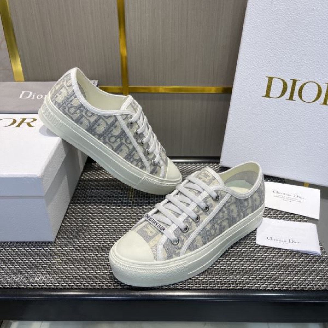デイリー使いに実用性抜群 DIOR ディオール コピー レディース用 カジュアルシューズ 大注目の新作