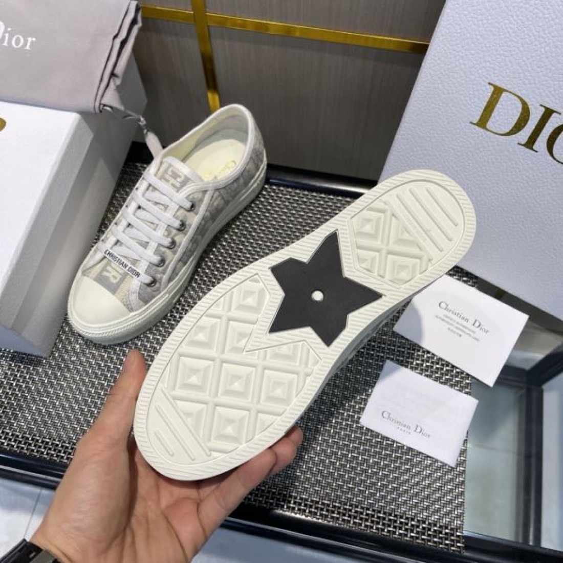 デイリー使いに実用性抜群 DIOR ディオール コピー レディース用 カジュアルシューズ 大注目の新作