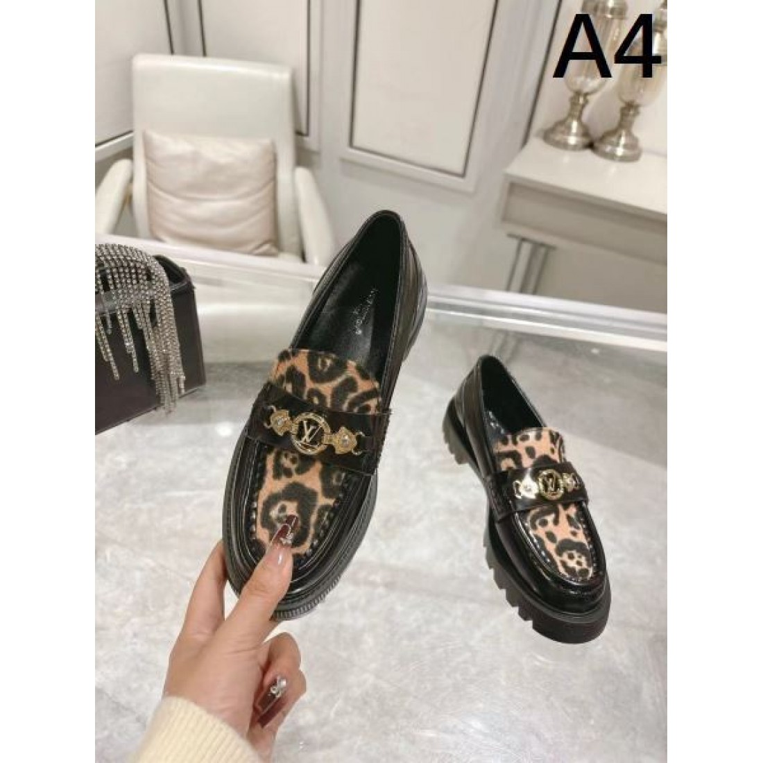 見逃し厳禁 LOUIS VUITTON ルイヴィトン コピー レディース用 カジュアルシューズ 迷わずゲット