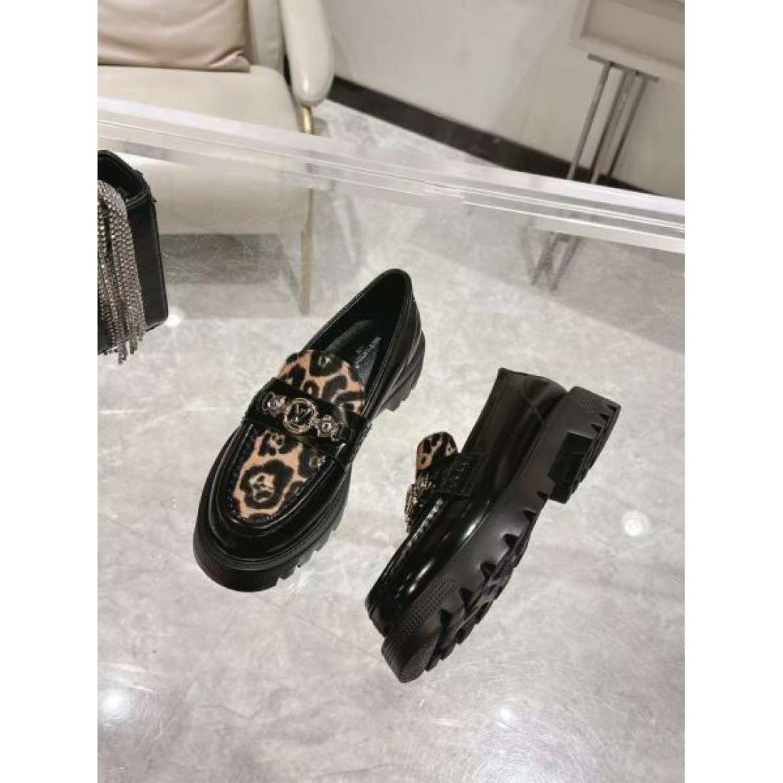 見逃し厳禁 LOUIS VUITTON ルイヴィトン コピー レディース用 カジュアルシューズ 迷わずゲット
