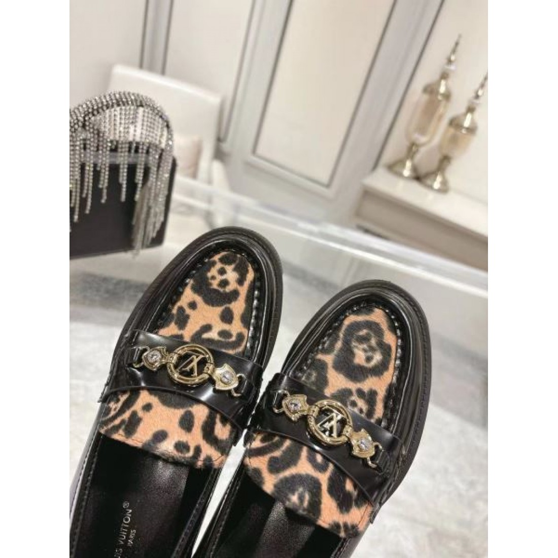 見逃し厳禁 LOUIS VUITTON ルイヴィトン コピー レディース用 カジュアルシューズ 迷わずゲット