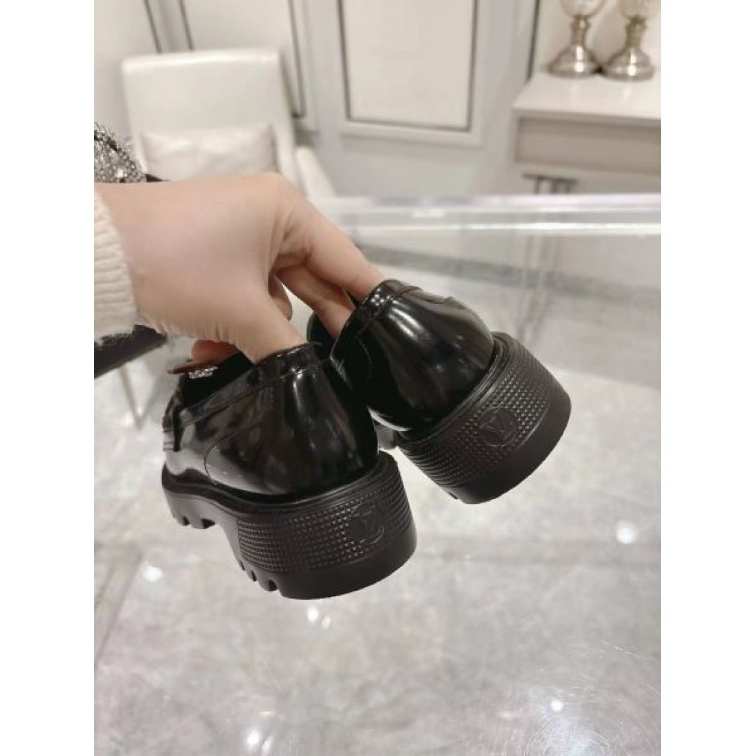 見逃し厳禁 LOUIS VUITTON ルイヴィトン コピー レディース用 カジュアルシューズ 迷わずゲット