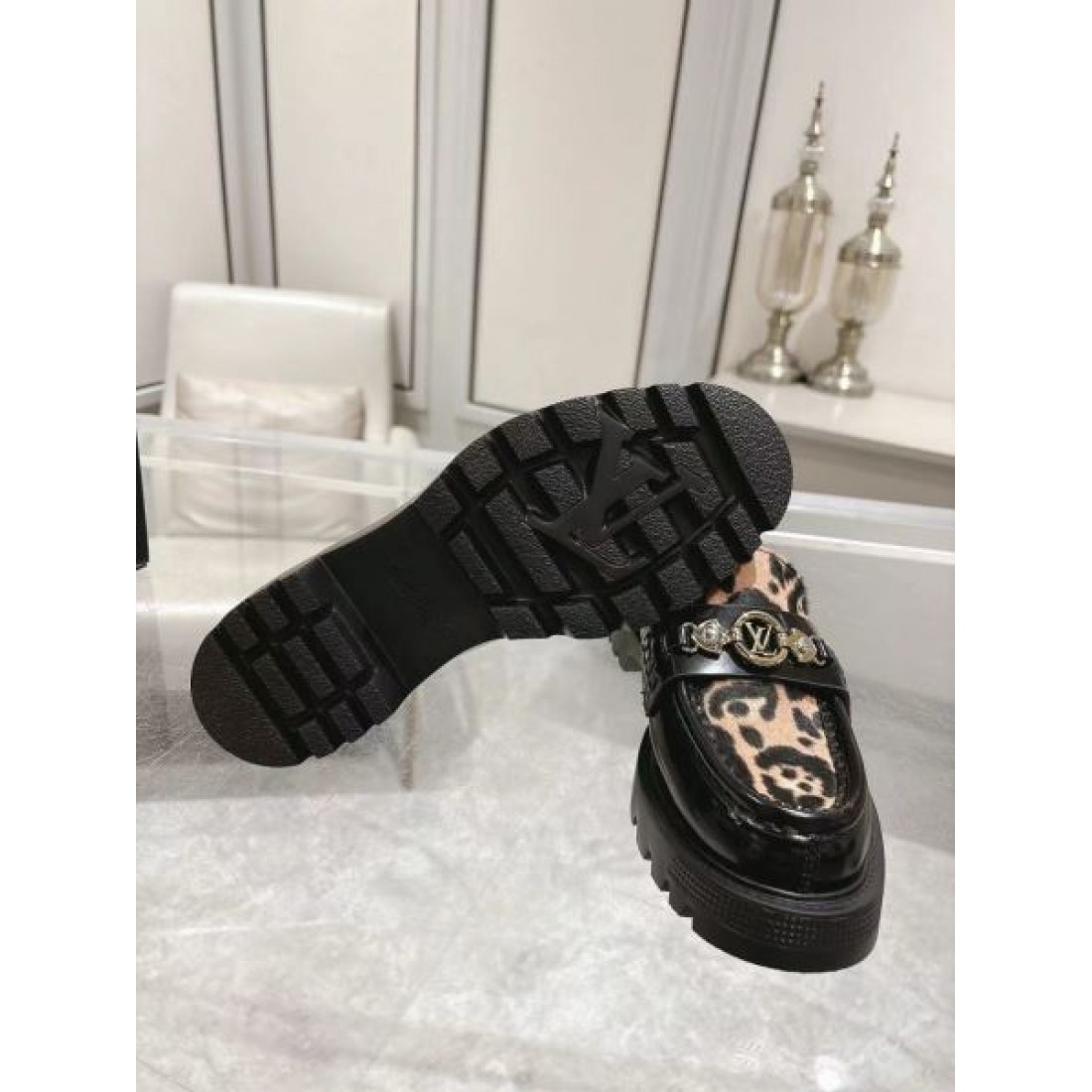 見逃し厳禁 LOUIS VUITTON ルイヴィトン コピー レディース用 カジュアルシューズ 迷わずゲット