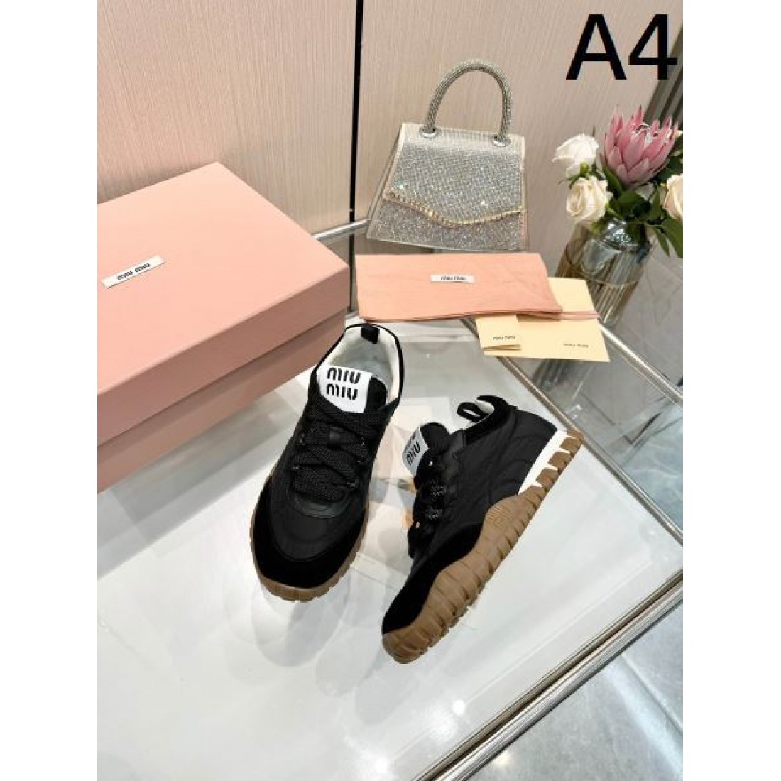 旬コーデに最適 MIU MIU ミュウミュウ コピー レディース用 カジュアルシューズ オールシーズン活躍