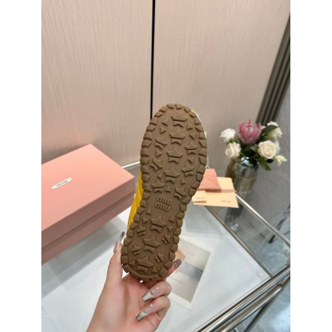 旬コーデに最適 MIU MIU ミュウミュウ コピー レディース用 カジュアルシューズ オールシーズン活躍