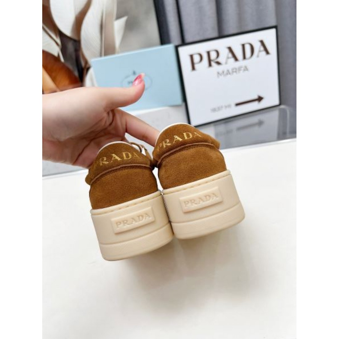 今季イチオシ PRADA プラダ コピー レディース用 カジュアルシューズ 季節感たっぷり