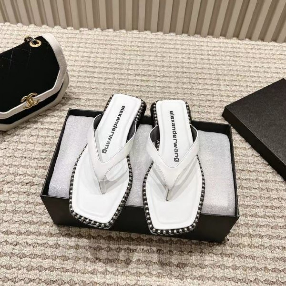 アレキサンダーワン コピー サンダル ALEXANDER WANGシャープで都会的な