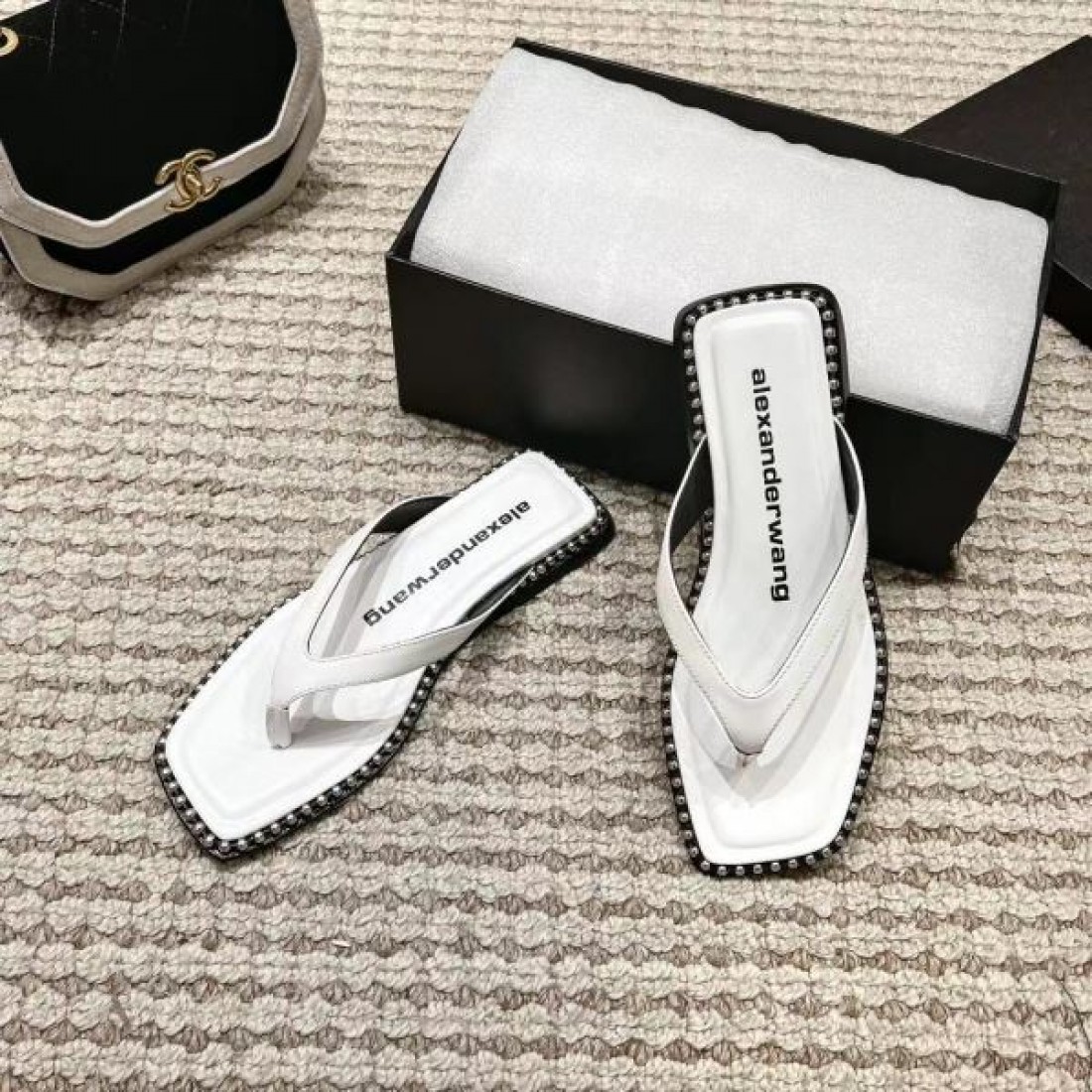 アレキサンダーワン コピー サンダル ALEXANDER WANGシャープで都会的な