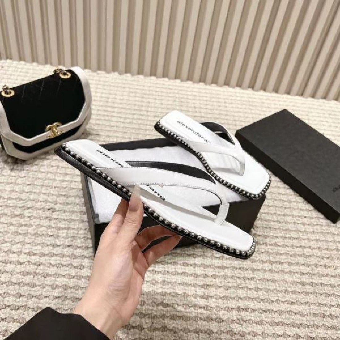 アレキサンダーワン コピー サンダル ALEXANDER WANGシャープで都会的な