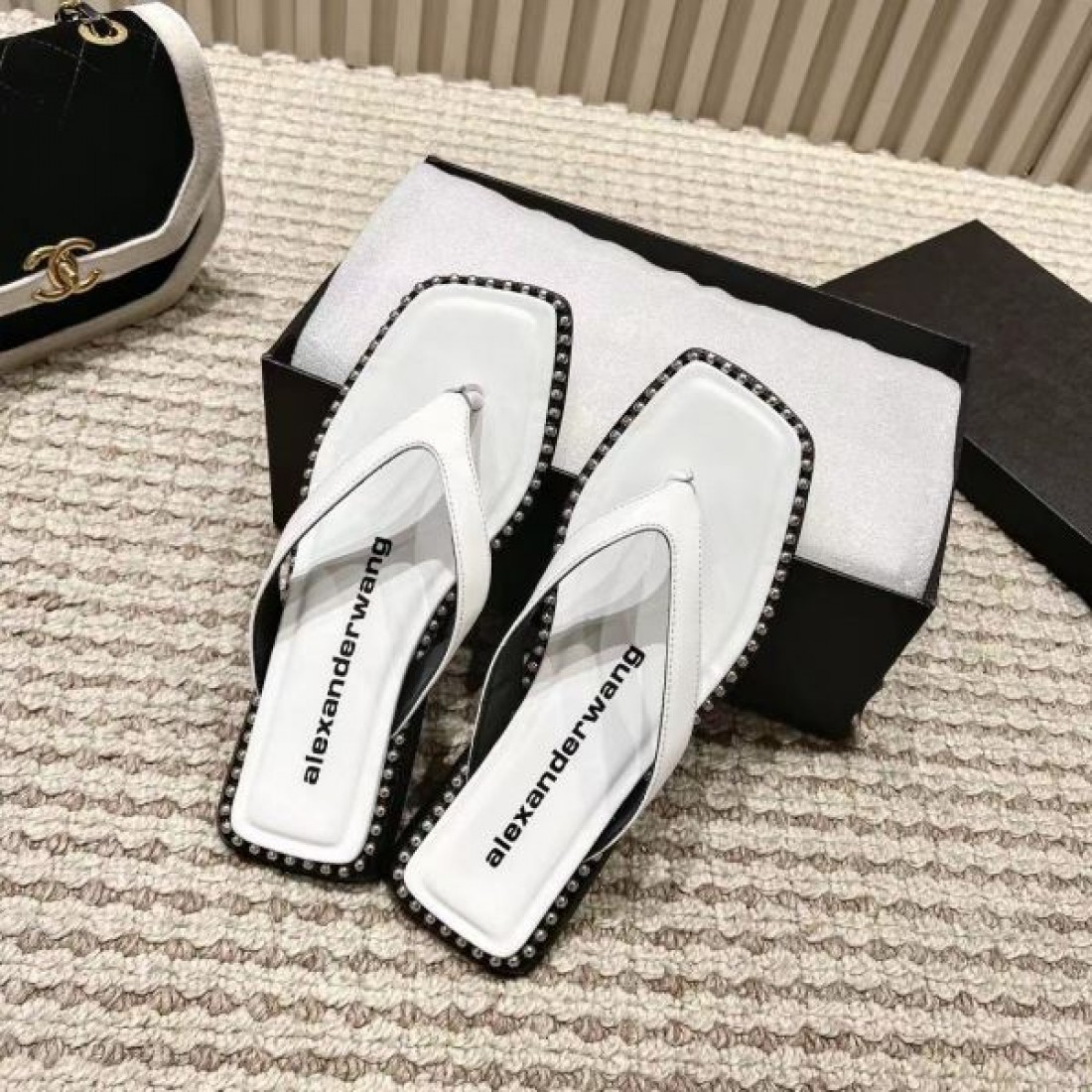 アレキサンダーワン コピー サンダル ALEXANDER WANGシャープで都会的な