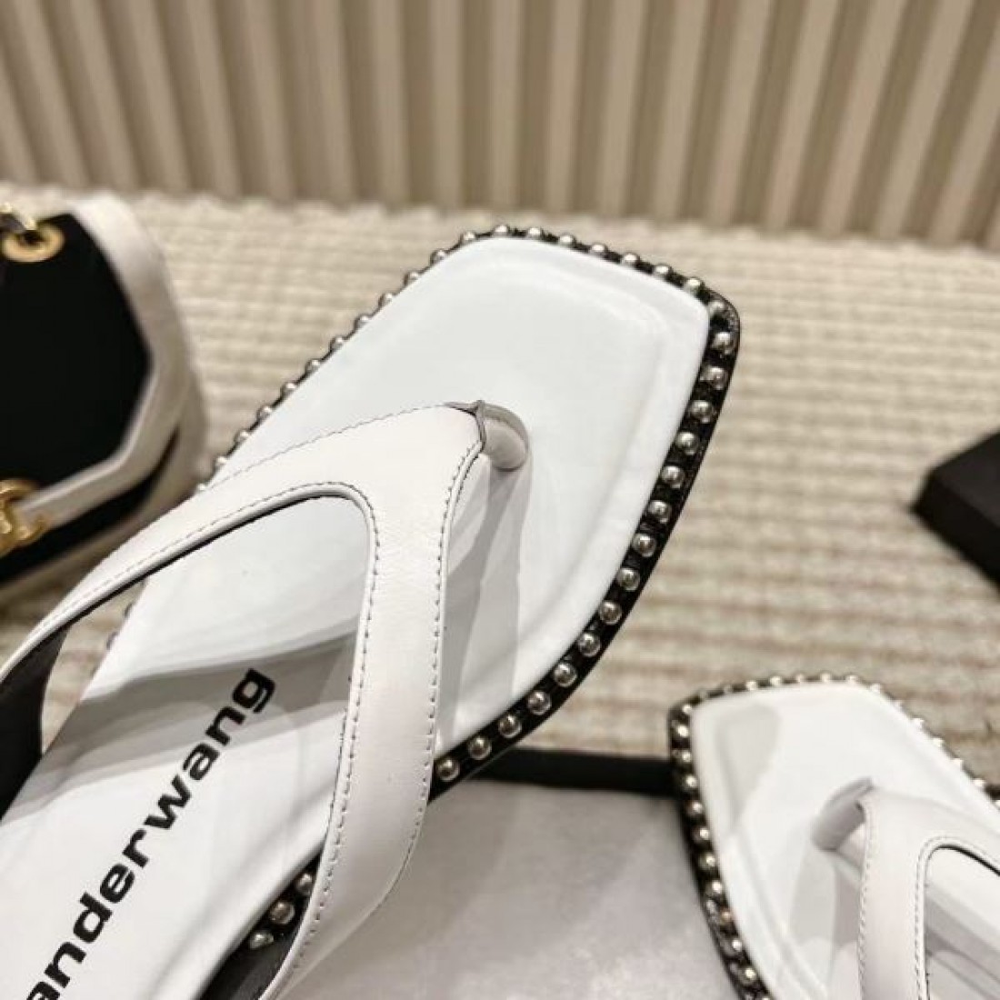 アレキサンダーワン コピー サンダル ALEXANDER WANGシャープで都会的な