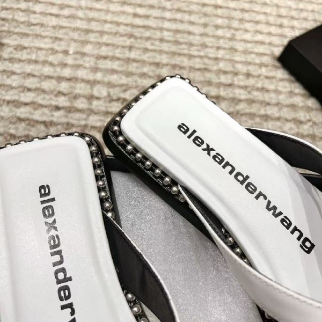 アレキサンダーワン コピー サンダル ALEXANDER WANGシャープで都会的な
