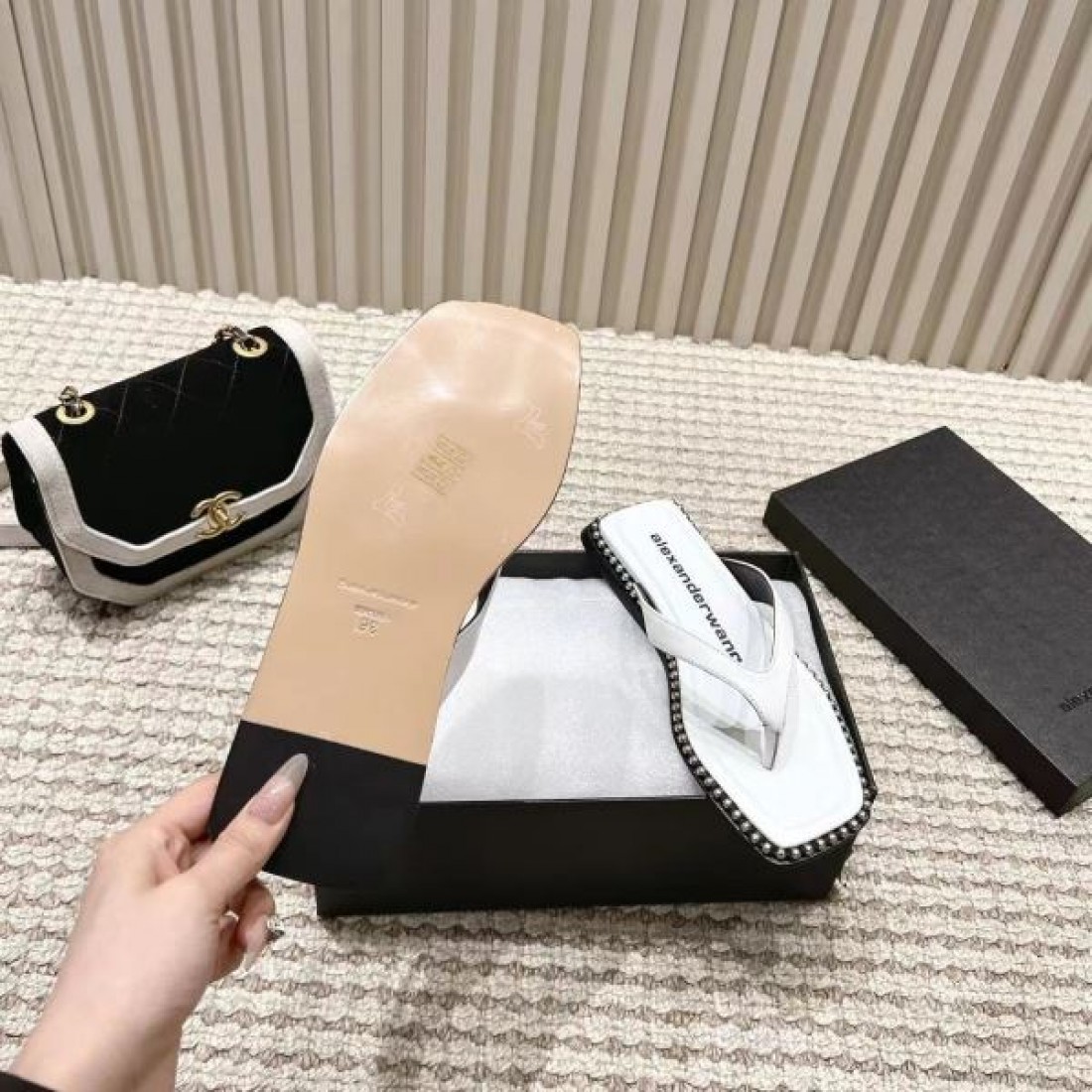 アレキサンダーワン コピー サンダル ALEXANDER WANGシャープで都会的な