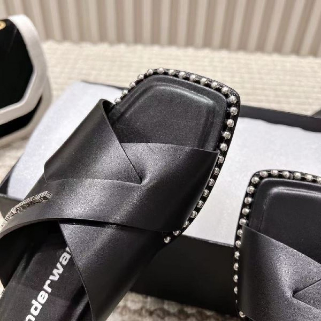  洗練された都会感 ALEXANDER WANG アレキサンダーワン コピー サンダル クールな印象
