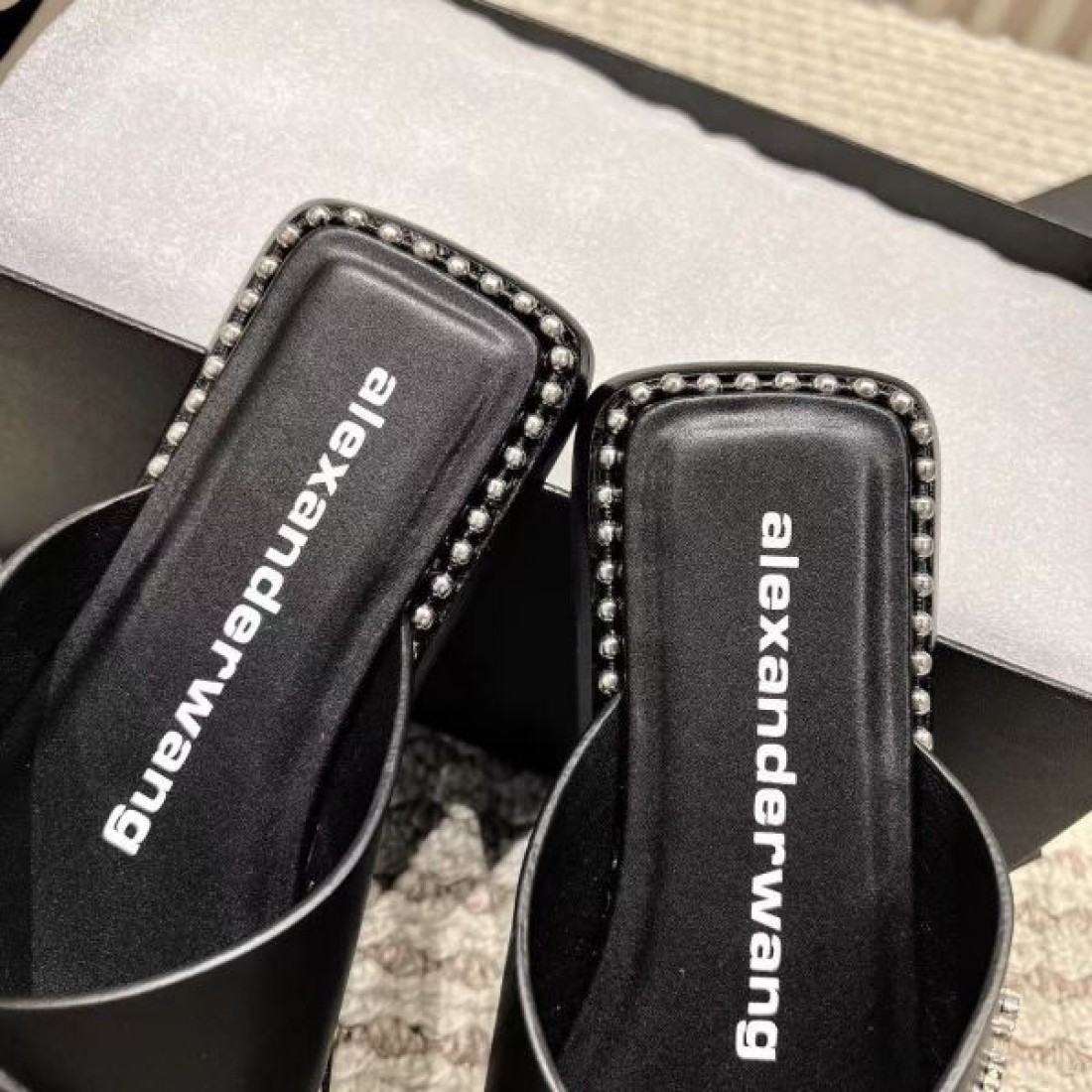  洗練された都会感 ALEXANDER WANG アレキサンダーワン コピー サンダル クールな印象