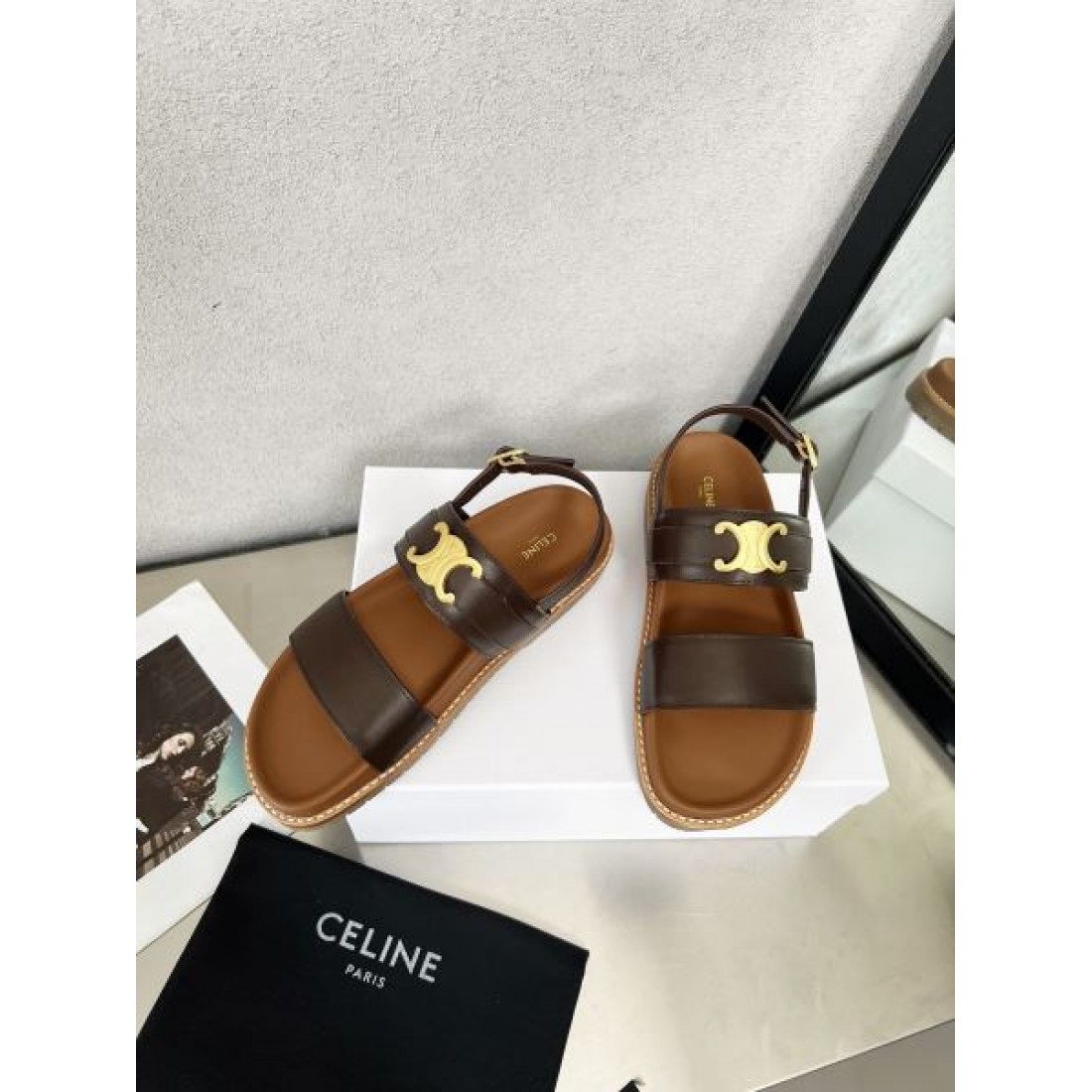 CELINE セリーヌ コピー サンダル大人の余裕感じる上品で軽やかなデザイン
