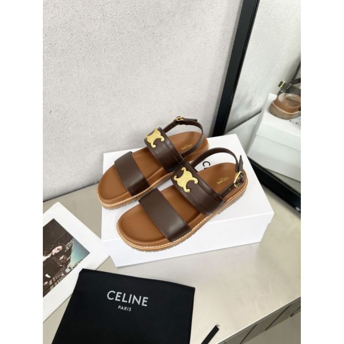 CELINE セリーヌ コピー サンダル大人の余裕感じる上品で軽やかなデザイン