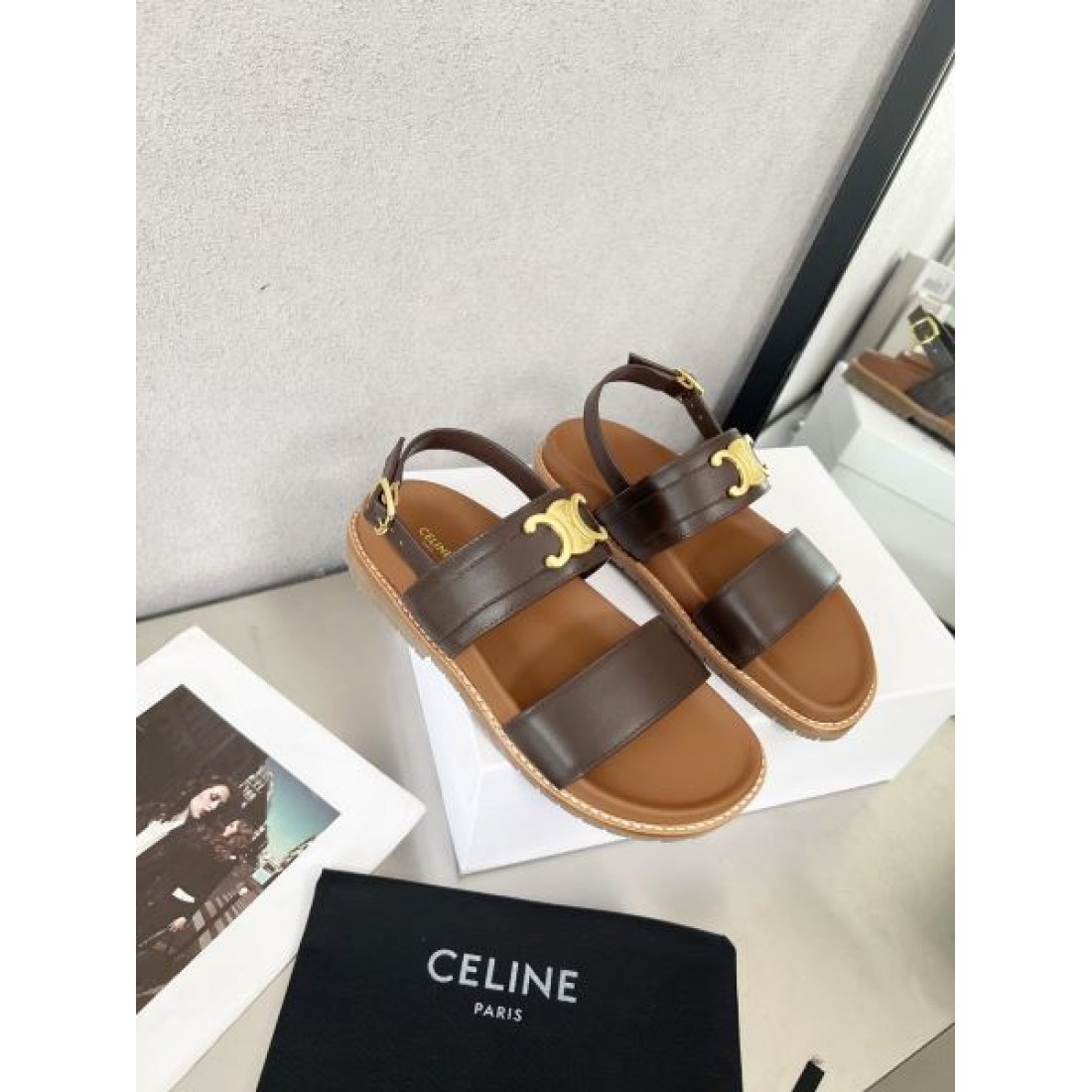 CELINE セリーヌ コピー サンダル大人の余裕感じる上品で軽やかなデザイン