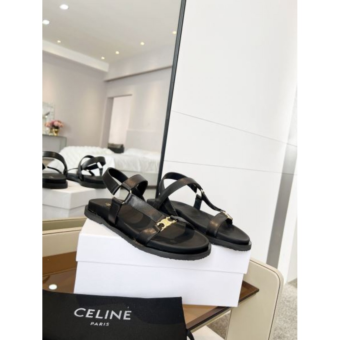 CELINE注目のセリーヌ コピー サンダル 洗練された雰囲気漂う人気モデル