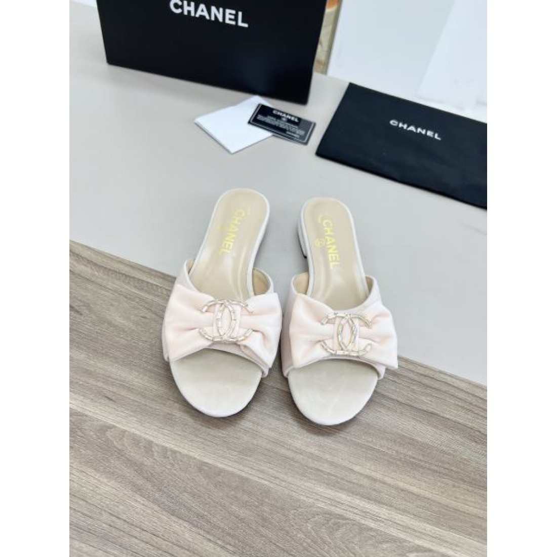 旬コーデに最適 CHANEL シャネル コピー レディースサンダル オールシーズン活躍