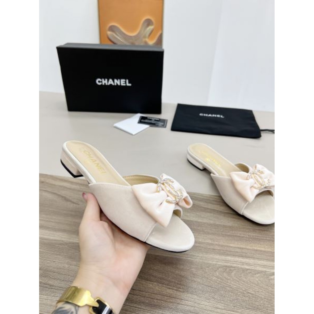 旬コーデに最適 CHANEL シャネル コピー レディースサンダル オールシーズン活躍