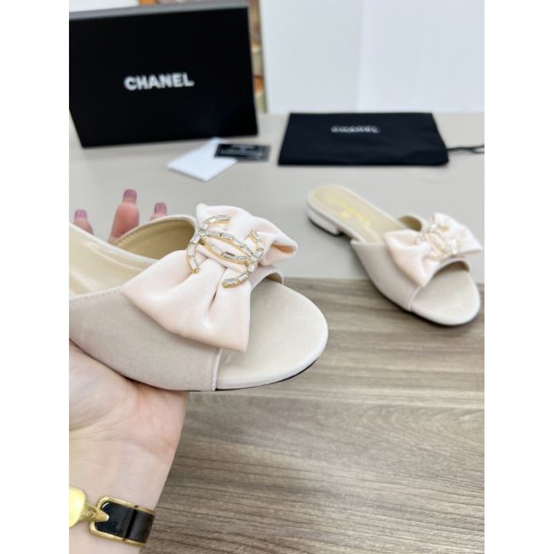 旬コーデに最適 CHANEL シャネル コピー レディースサンダル オールシーズン活躍