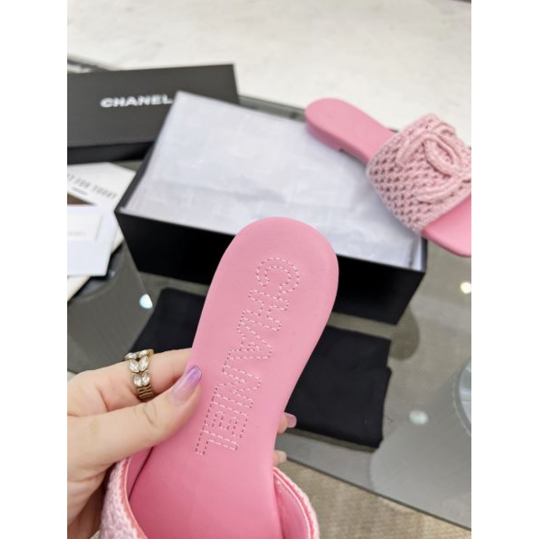 見逃し厳禁 CHANEL シャネル コピー レディースサンダル エレガントな雰囲気