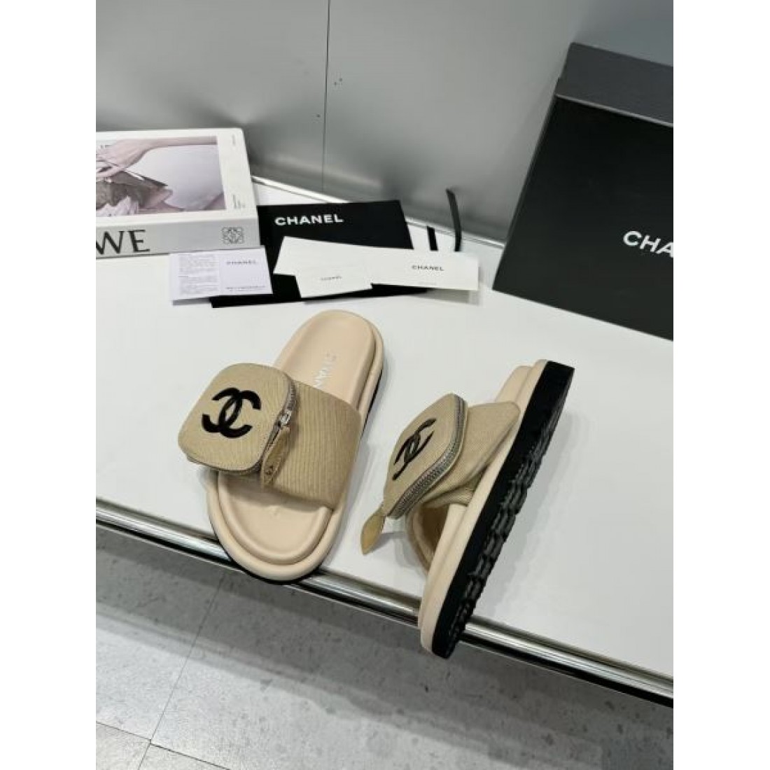 上品でエフォートレスな魅力CHANEL シャネル コピー サンダル 洗練された一足