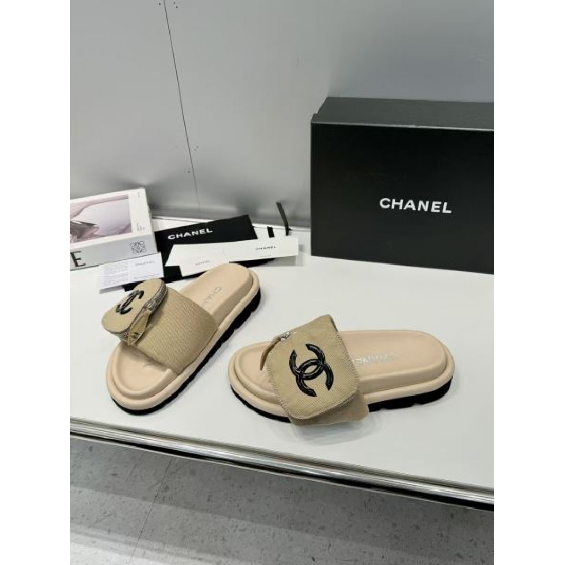 上品でエフォートレスな魅力CHANEL シャネル コピー サンダル 洗練された一足