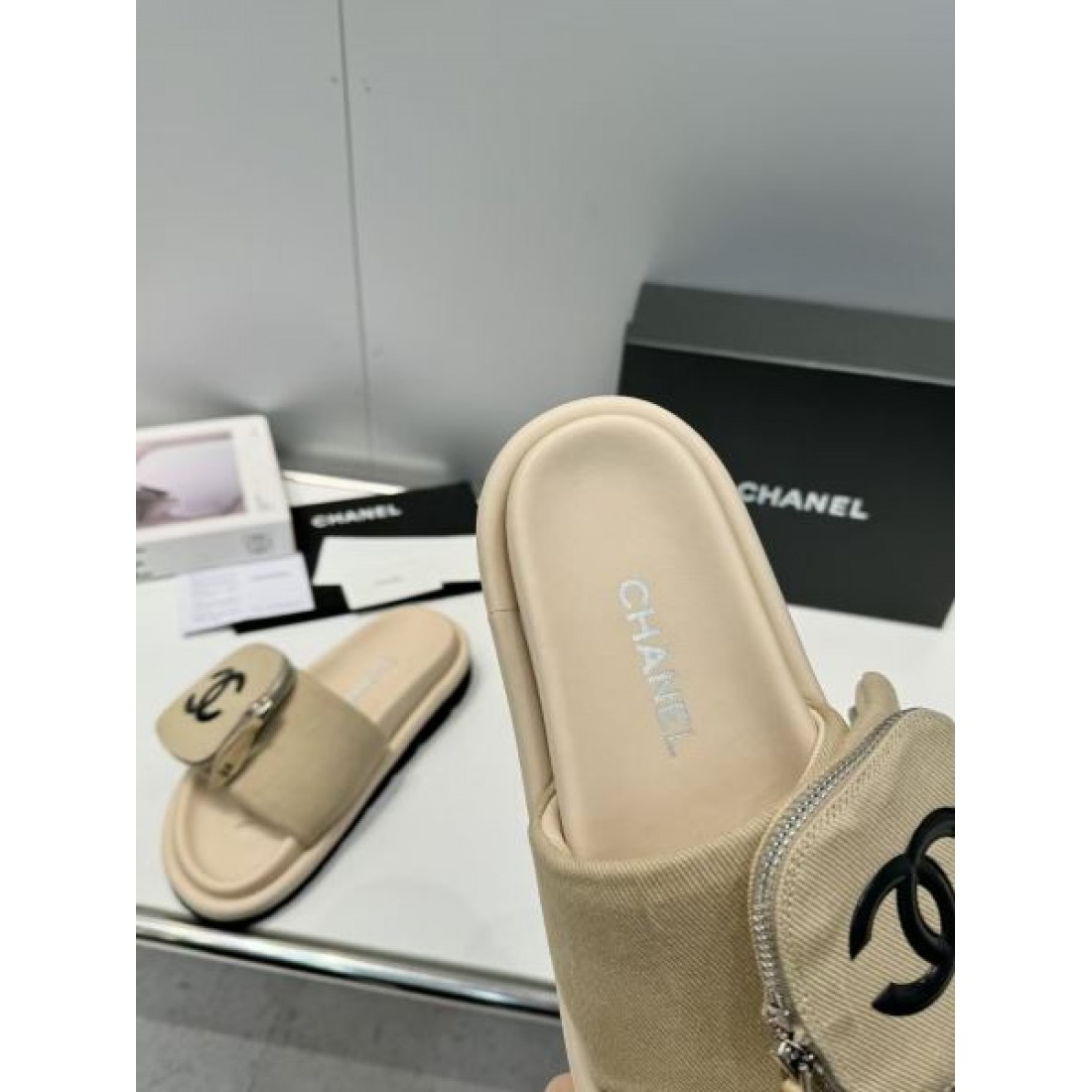 上品でエフォートレスな魅力CHANEL シャネル コピー サンダル 洗練された一足