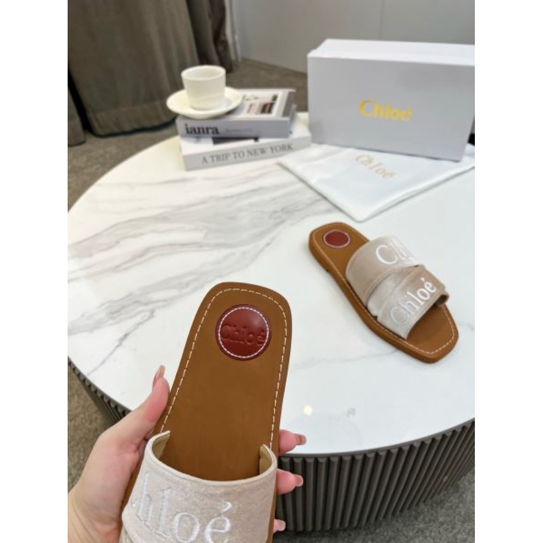  ナチュラルで優しい雰囲気 CHLOE クロエ コピー サンダル 女性らしさ漂う軽やかさ