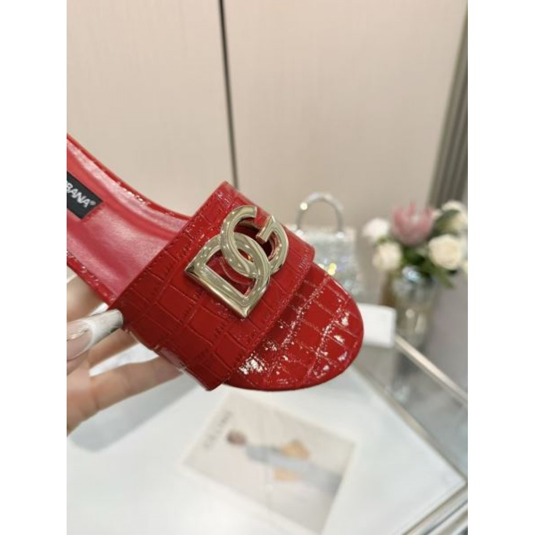 魅惑の存在感 DOLCE＆GABBANA ドルチェ＆ガッバーナ コピー サンダル 華やかで
