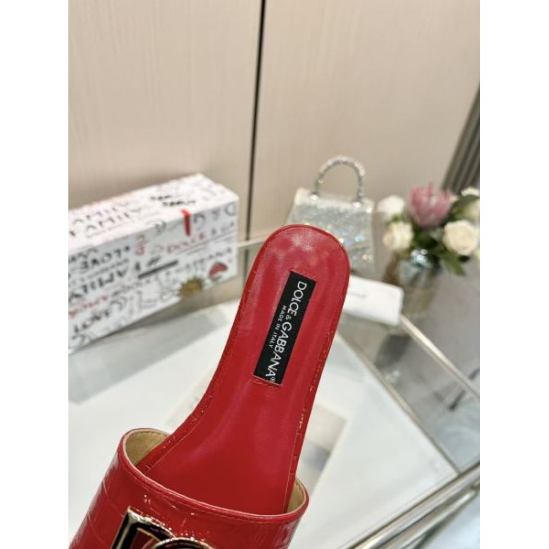 魅惑の存在感 DOLCE＆GABBANA ドルチェ＆ガッバーナ コピー サンダル 華やかで