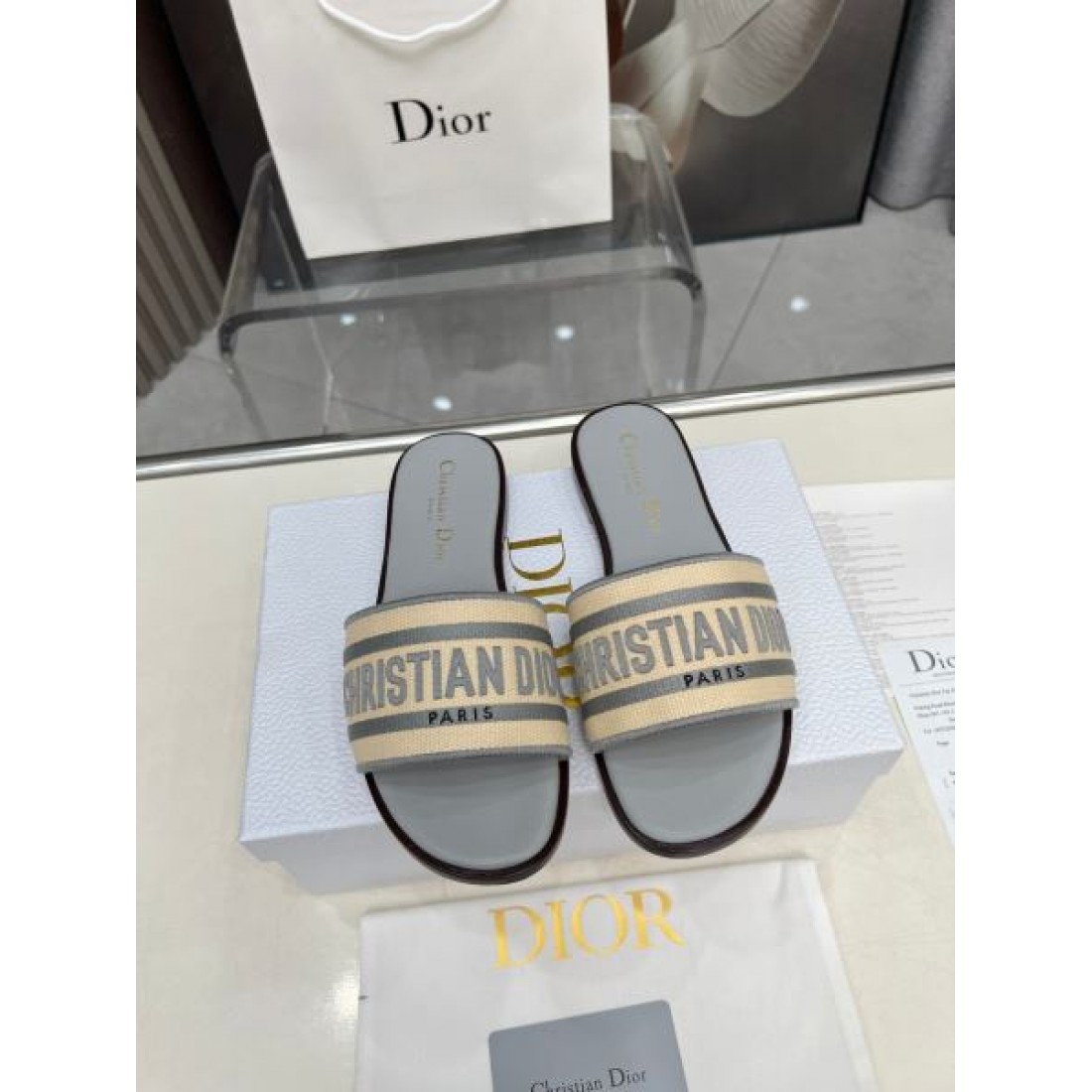 DIOR ディオール コピー サンダル柔らかな履き心地が魅力