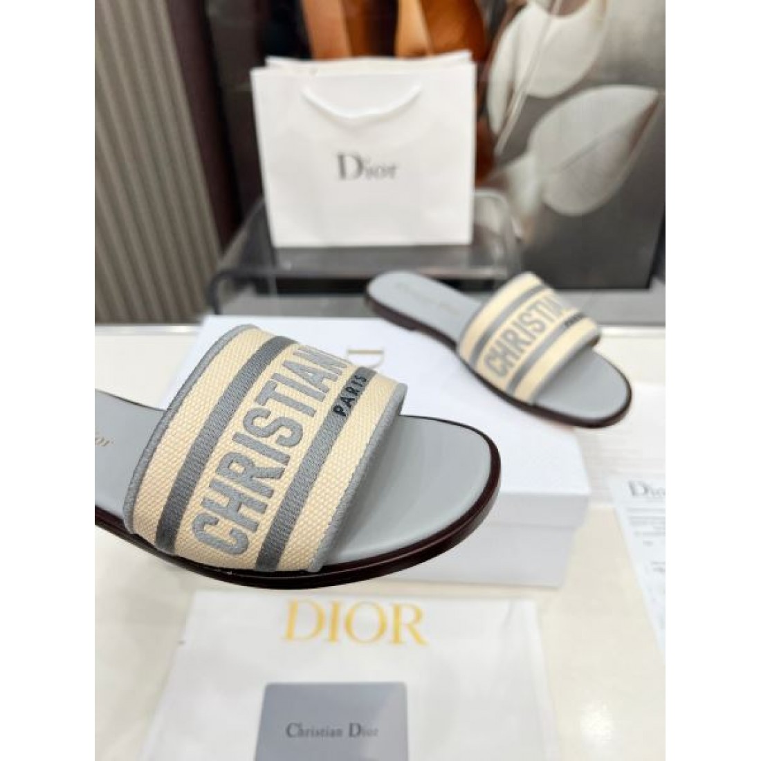 DIOR ディオール コピー サンダル柔らかな履き心地が魅力