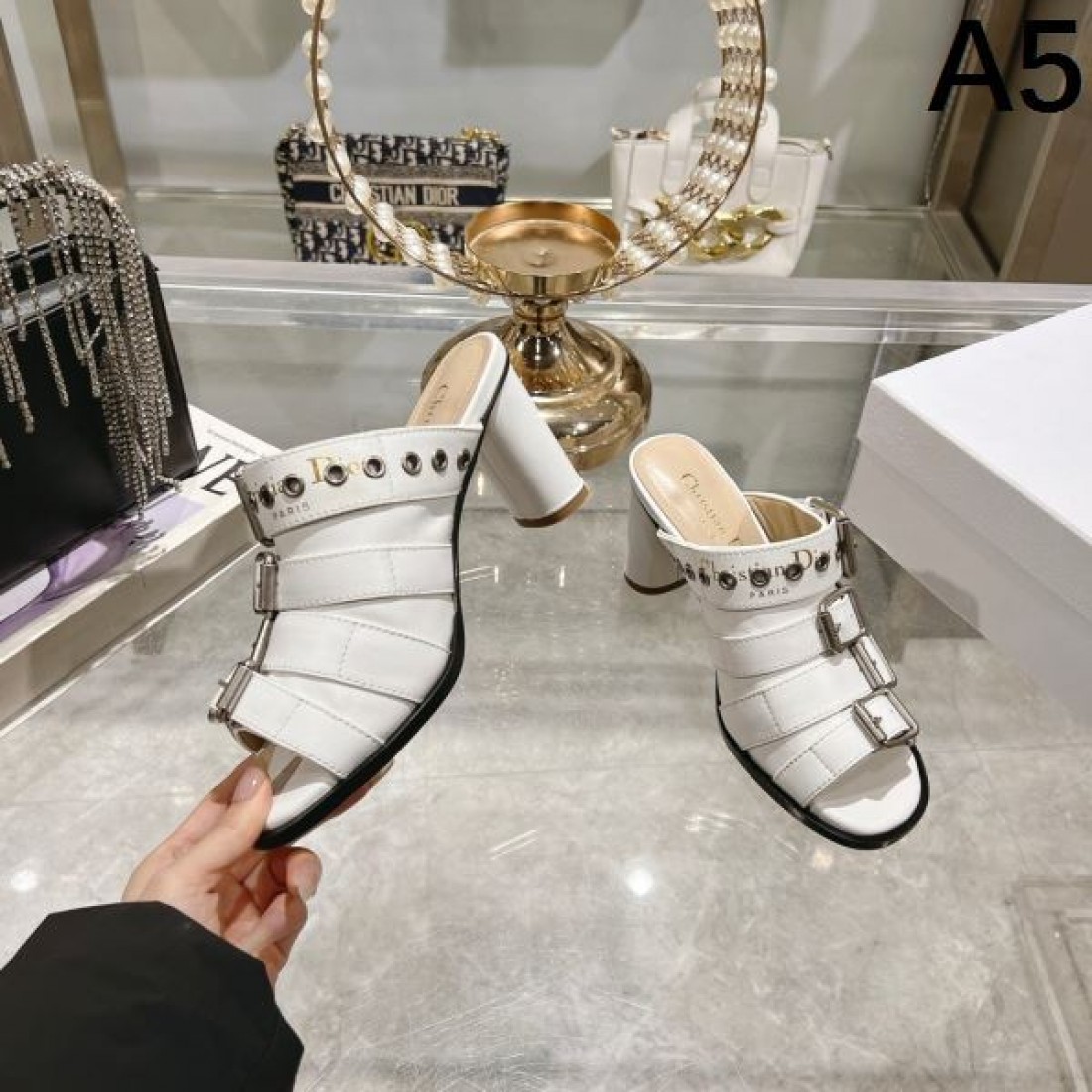 可憐で優雅な雰囲気漂うディオール コピー サンダル DIOR  