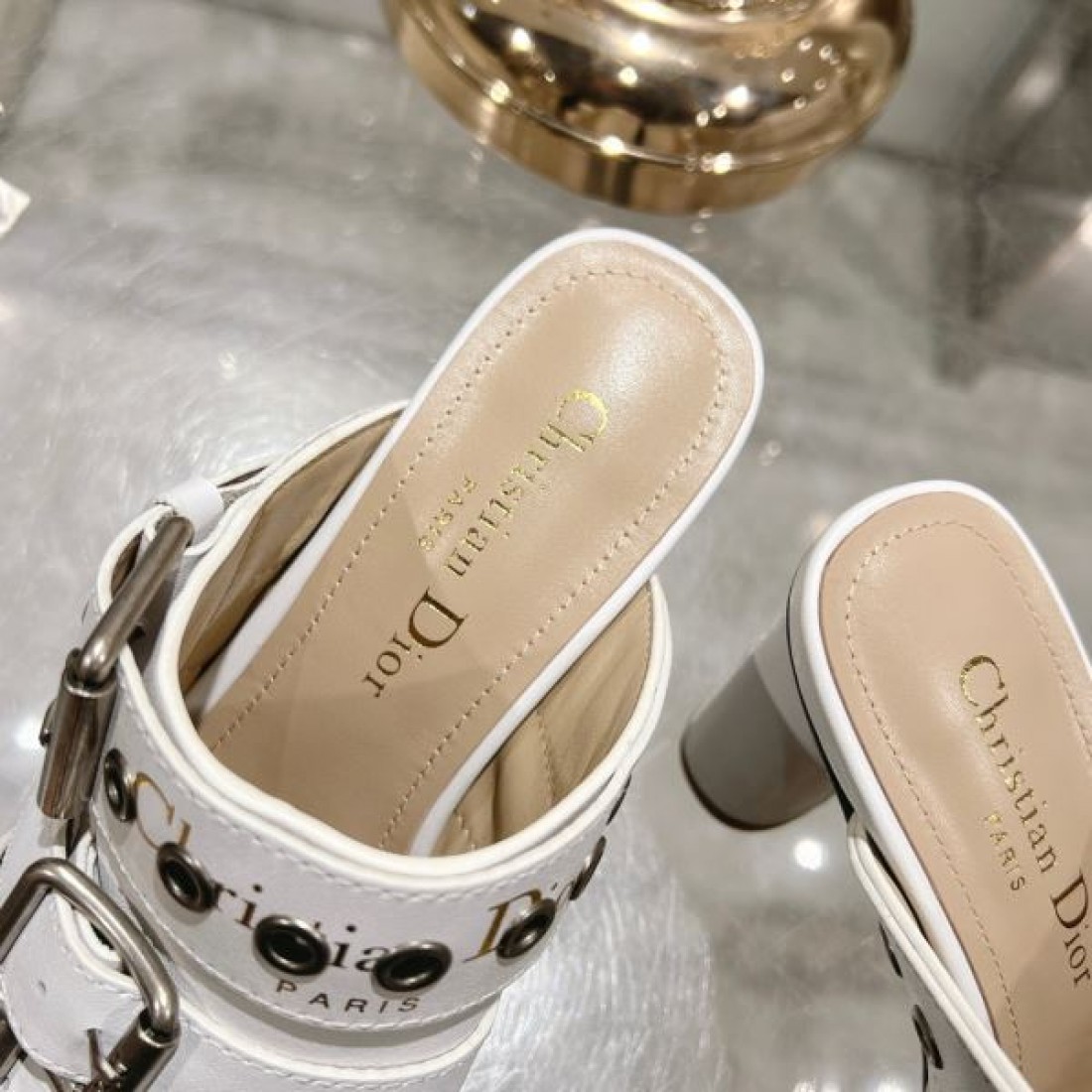 可憐で優雅な雰囲気漂うディオール コピー サンダル DIOR  
