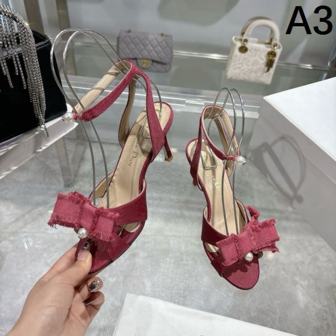 軽やかでナチュラルな印象 DIOR ディオール コピー サンダル 
