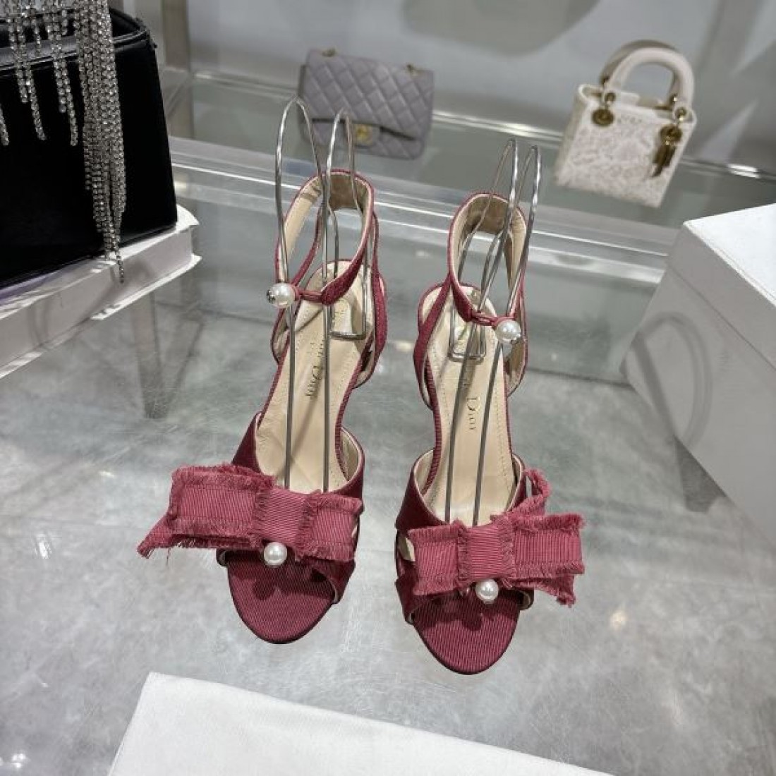 軽やかでナチュラルな印象 DIOR ディオール コピー サンダル 