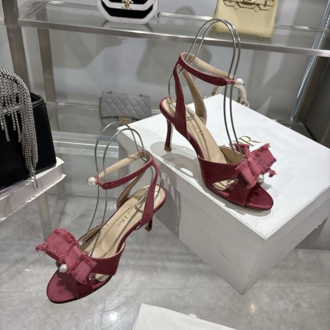 軽やかでナチュラルな印象 DIOR ディオール コピー サンダル 