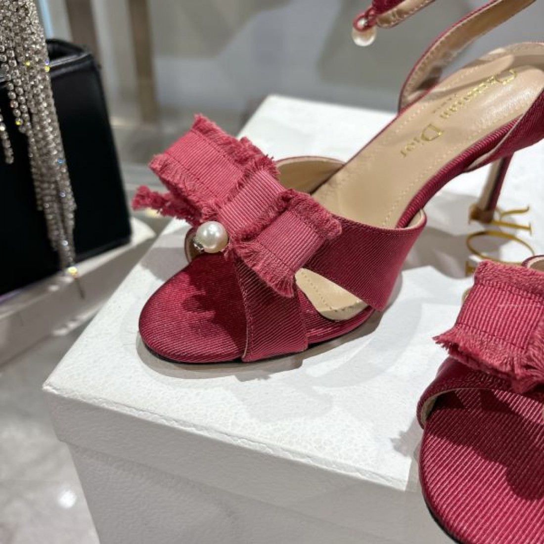 軽やかでナチュラルな印象 DIOR ディオール コピー サンダル 