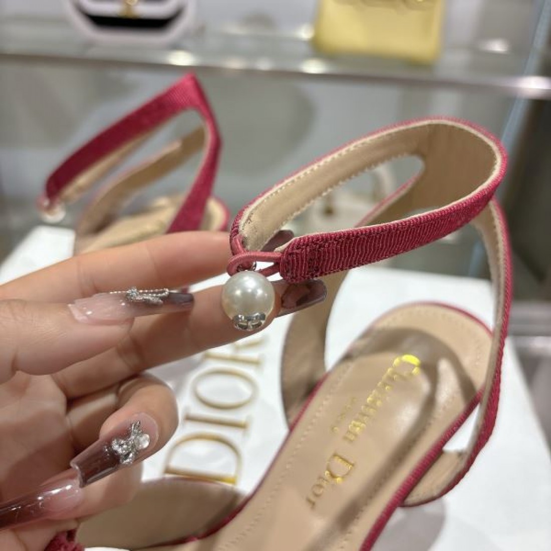 軽やかでナチュラルな印象 DIOR ディオール コピー サンダル 
