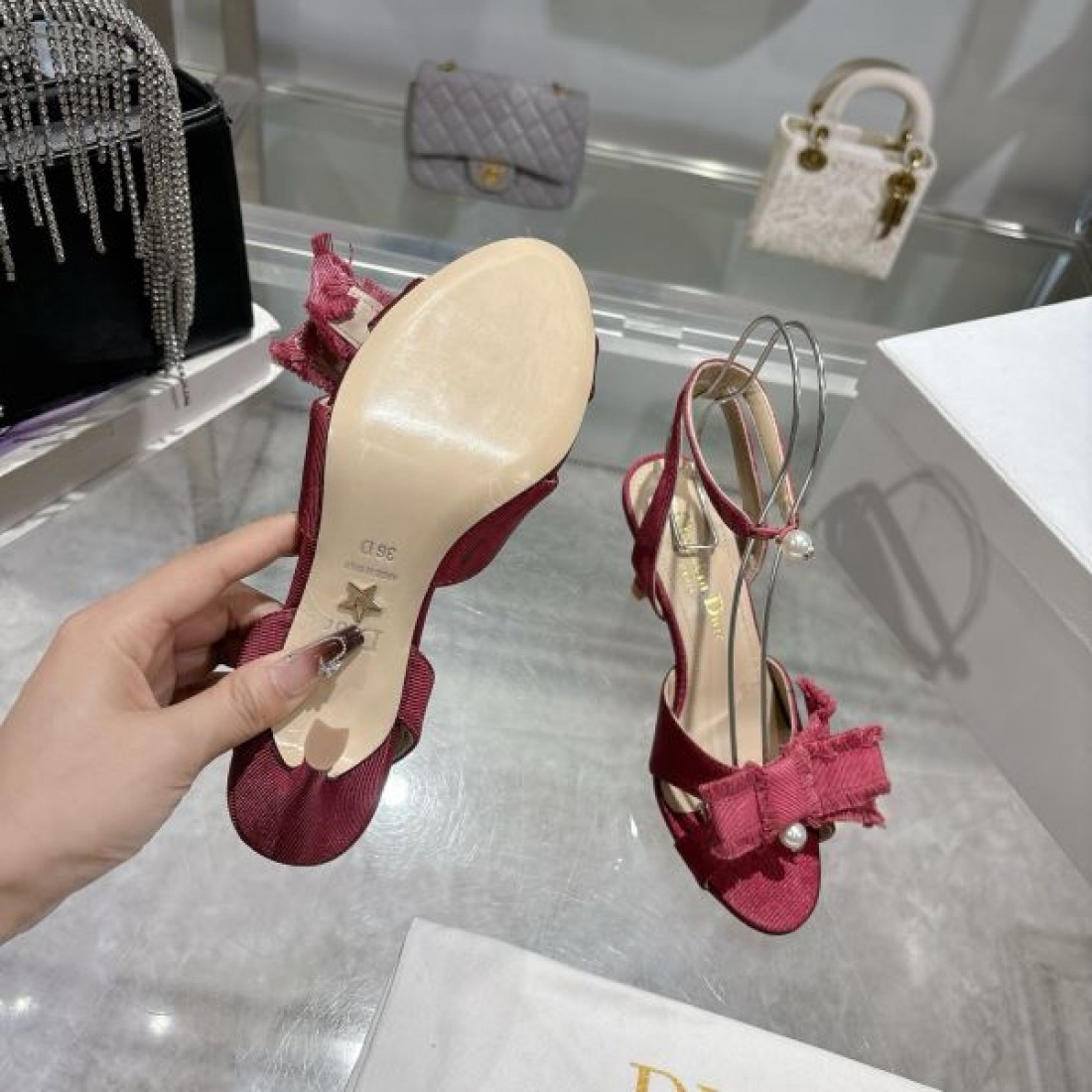 軽やかでナチュラルな印象 DIOR ディオール コピー サンダル 