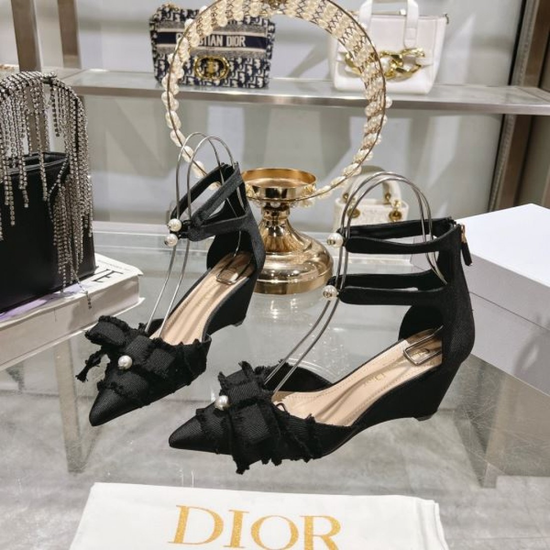人気急上昇中のディオール コピー サンダル DIOR 注目アイテム