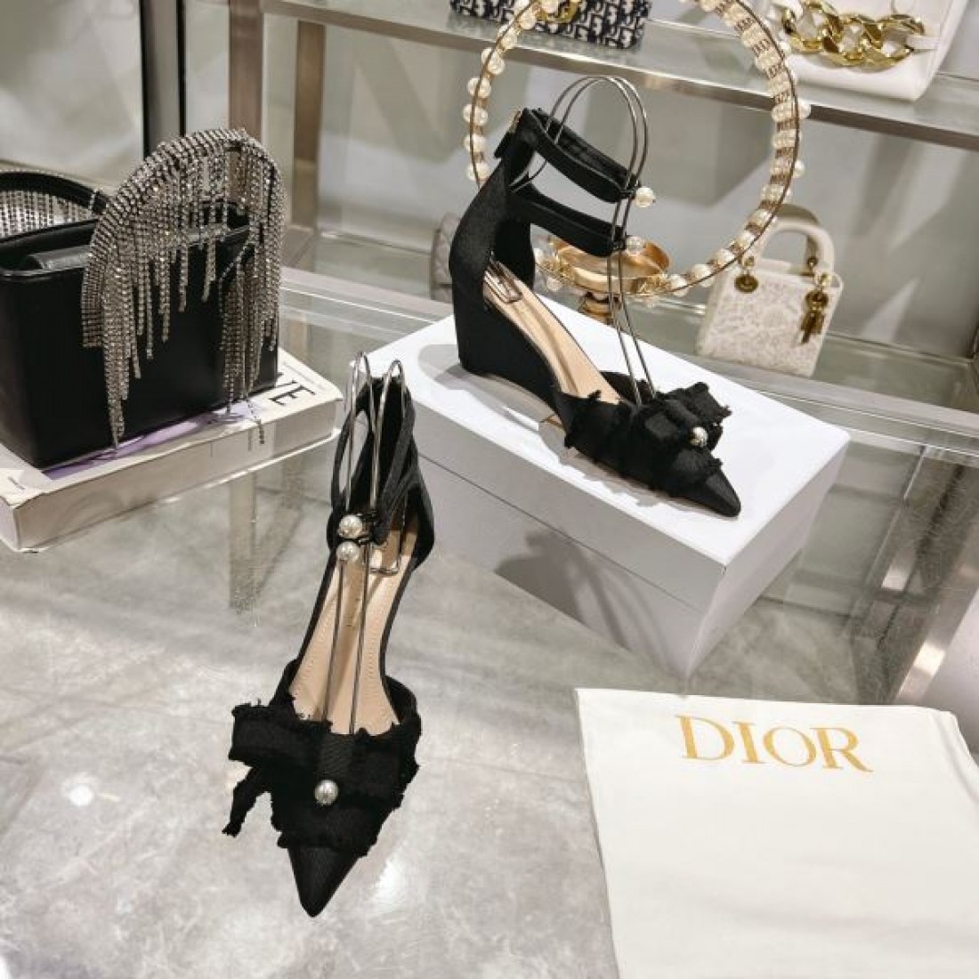 人気急上昇中のディオール コピー サンダル DIOR 注目アイテム